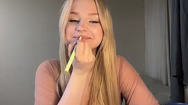 Real_anna - Play with my nipples in clothes