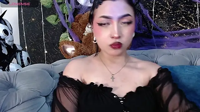 Dakitygp - masturbating with a dildo between my tit