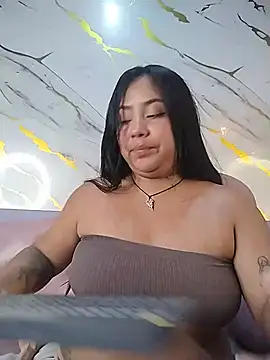 Amber_Herrera - Remover top + oil ttis