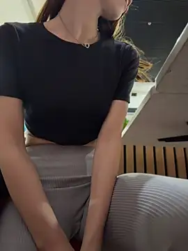 AmelieCrystal - lower my panties a bit >_<