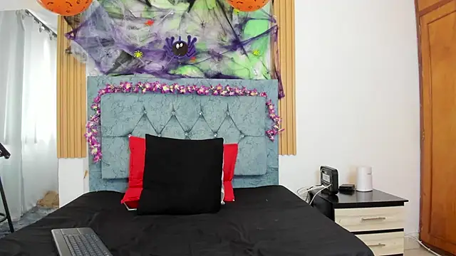 Lorethablaze - dildo in vagina