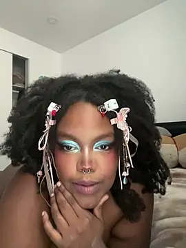 Juicy_janet - Boobs out for the rest of the show