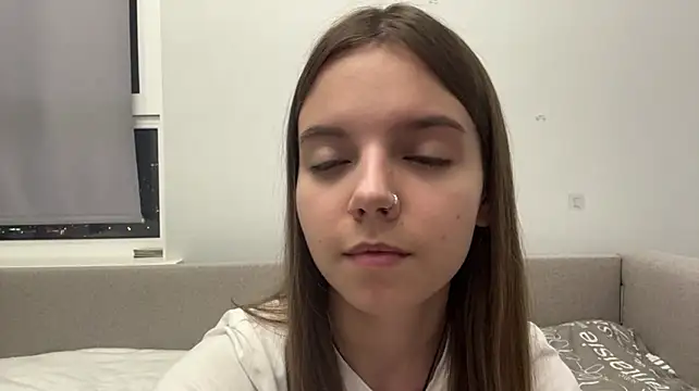 LisaPorse - show feet + cute wink