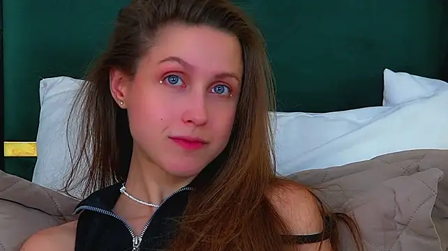 HaileyArden - BLOWING BUBBLES!