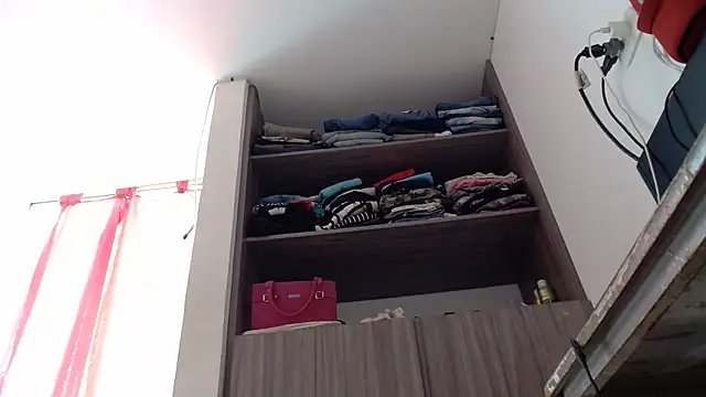 Nicolle_milf1978 - Fingers in my ass