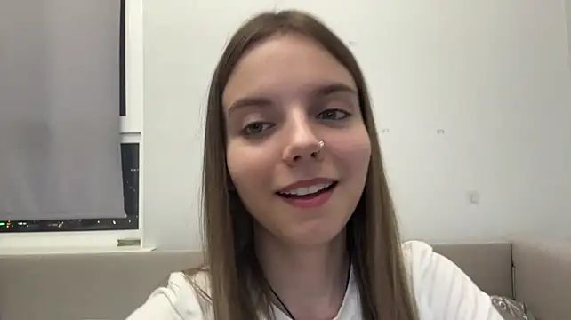 LisaPorse - show feet + cute wink