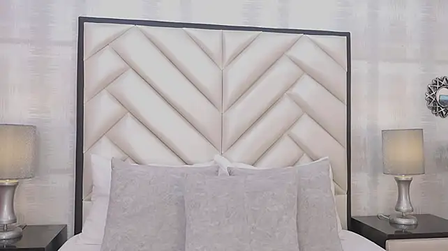 KikiiLove - show tits
