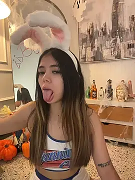 HoneyMollyX - MISSIONARY FUCK + SPIT BOOBS