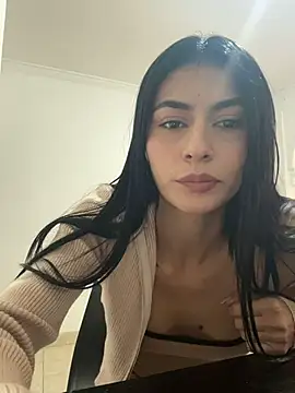 Emilie_xx_ - Rub Pussy