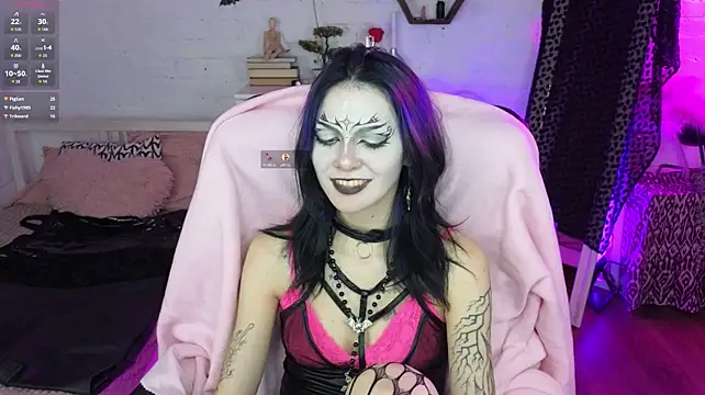 LorenLoiss - Show my feet VERY CLOSE