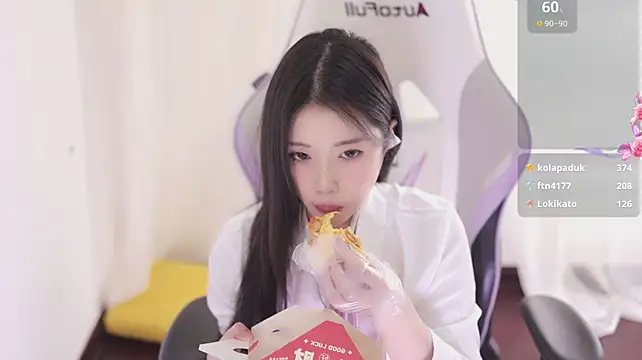 Kitty_baby77 - 完成任务 无内M腿5分钟 最后一个完成控制小粉5分钟