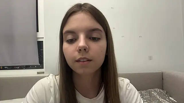 LisaPorse - show feet + cute wink