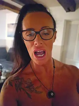 Misses-Cougar - Get naked for pool💦LT new couple vid