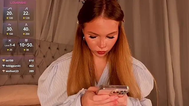 Tracy-Taylor - tease my nipples
