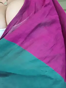 GoddessAnamika - FLASH MY BIG JUICY BOOBS IN LIVE [1MIN]