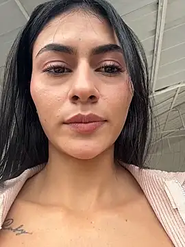 Emilie_xx_ - Rub Pussy