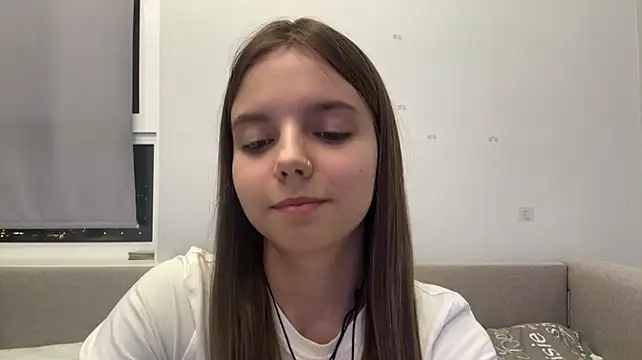 LisaPorse - show feet + cute wink