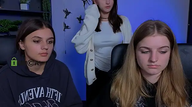 Lisa_dark_ - flash tits