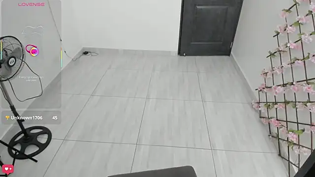 Katia_Gray2 - show pussy + domi cum