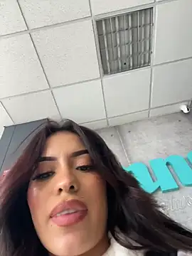MystiqueXXX - CREAMMIER PUSSY IN PUBLIC SPACE! 🥵👑