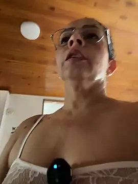 Istthalexa - me neighbors can hear me shhh 🍑😈