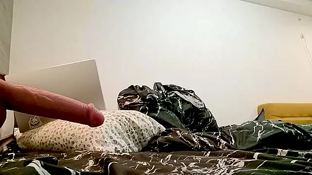 CecilleSollors - Rub your butt against my friend