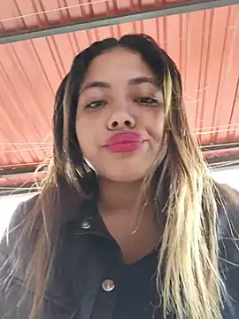 Catalina_14 - Taking off your bra in public 🔥
