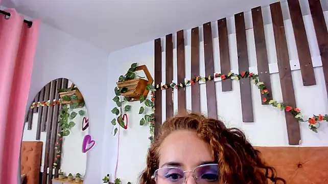 EvansHills - fingering my pussy in doggy🍑