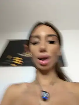 BlueEyes_BB - Topless 5 min + tease nipples 😈😩