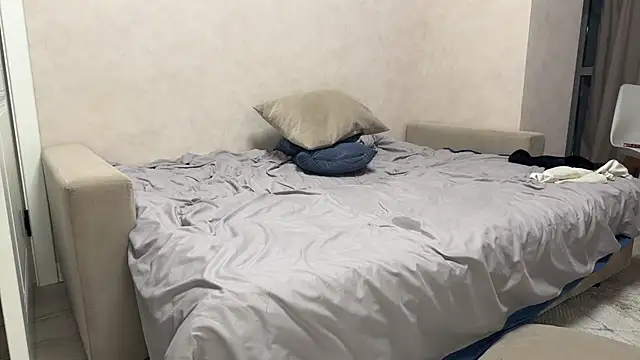 DuoSilk - first time try dildo for Vivian