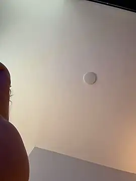 Valentina_Saint - do 10 squats without clothes