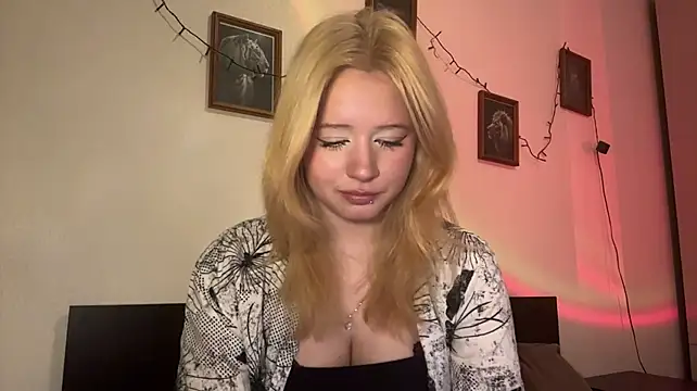 ElanorGahan - Become the first today💖