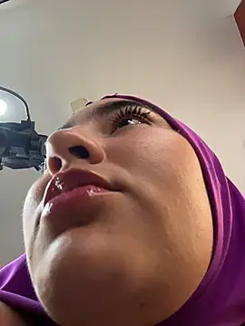 Malika_Noor - I rub my ass and it throbs.