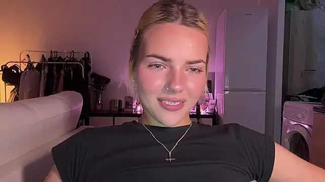 ChristelDuncombe - topless photo in PM (Last tip)