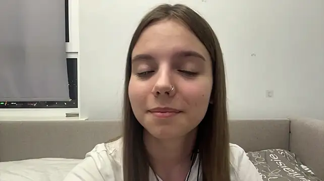 LisaPorse - show feet + cute wink