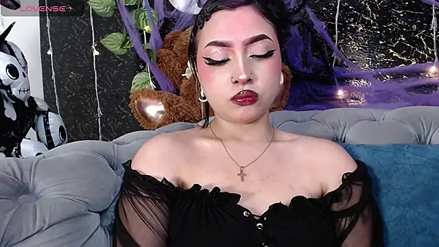 Dakitygp - masturbating with a dildo between my tit