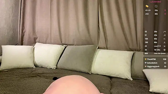 Honey_Alicia - Show the lower part of the chest