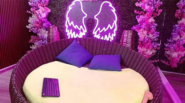 Dolce_violet - Plug in ass + Rub my clitoris 🥵