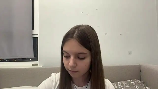 LisaPorse - show feet + cute wink