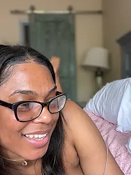 CandyLuxxxx - No panties ♥️ last to control and vid