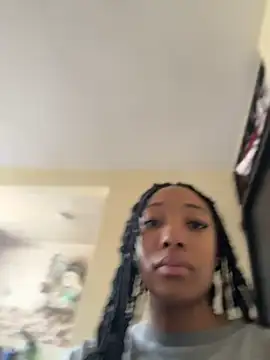 Esmeralda-bk - rub naked pussy