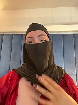 Mirandacute - Show boobs + spit on them 💦🔥
