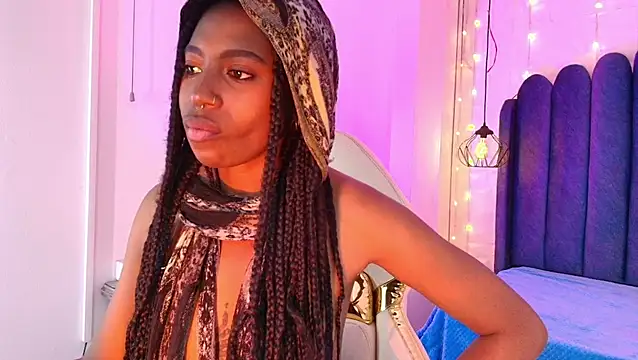 Queen_perla_ - spank ass