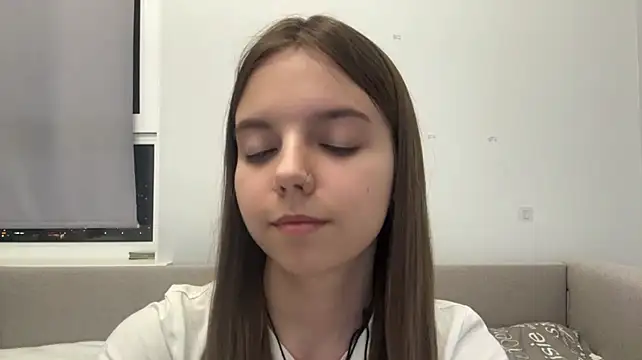 LisaPorse - show feet + cute wink