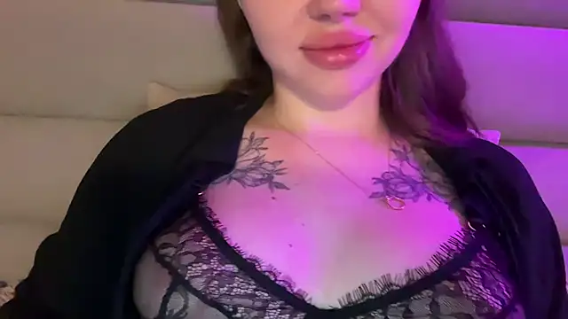 AlmaryKim - show ass + spanks + play with kitty ^^