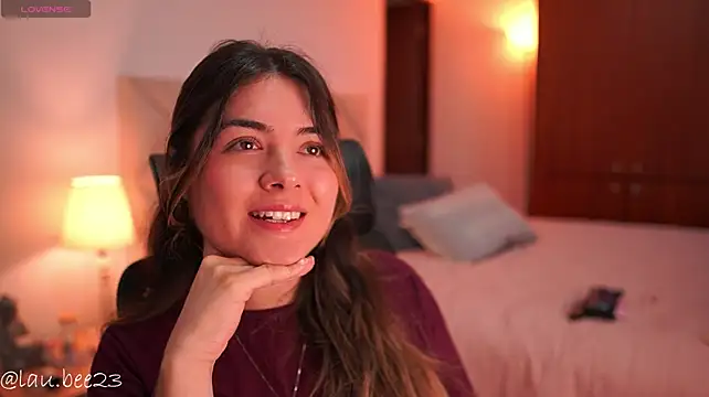 Lau_Bee - wet me that make me move