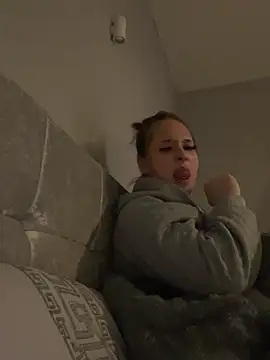Poppylooloo - Spread legs slap pussy