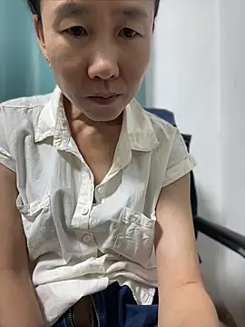 Li61316 - 完成目标在办公室外面的走廊上尿尿