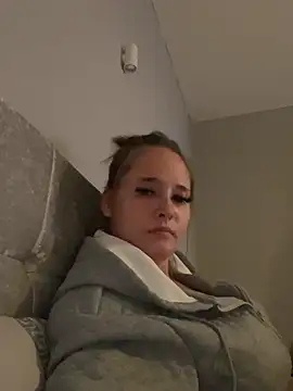 Poppylooloo - Spread legs slap pussy