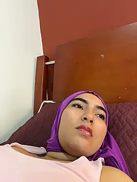 Malika_Noor - Zoom + bounce✨